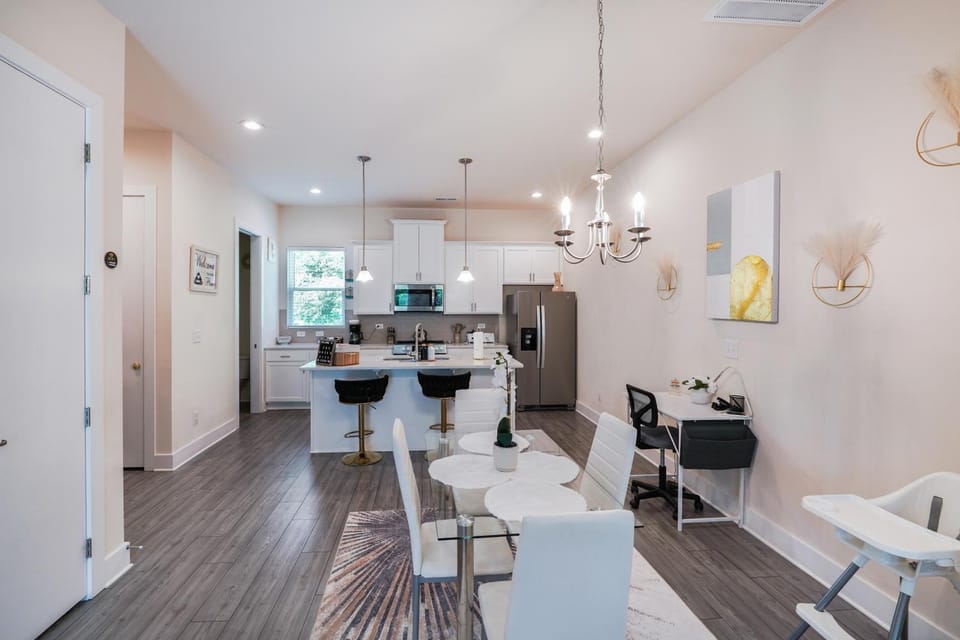 Kitchen or kitchenette, Living room, Seating area, Dining area, oven, stove