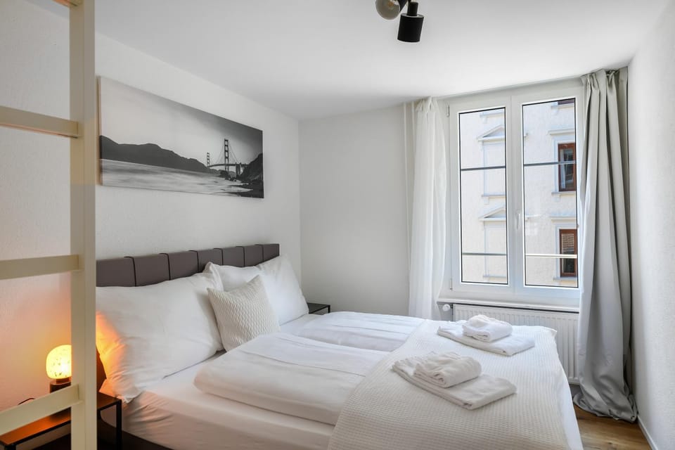 Bed, Photo of the whole room, Bedroom, towels