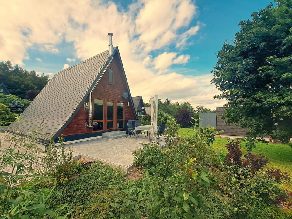 Property building, Garden, Balcony/Terrace
