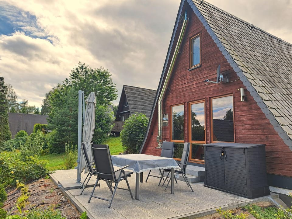 Property building, Garden, Balcony/Terrace