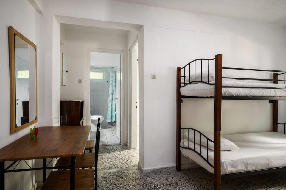 Photo of the whole room, Dining area, bunk bed