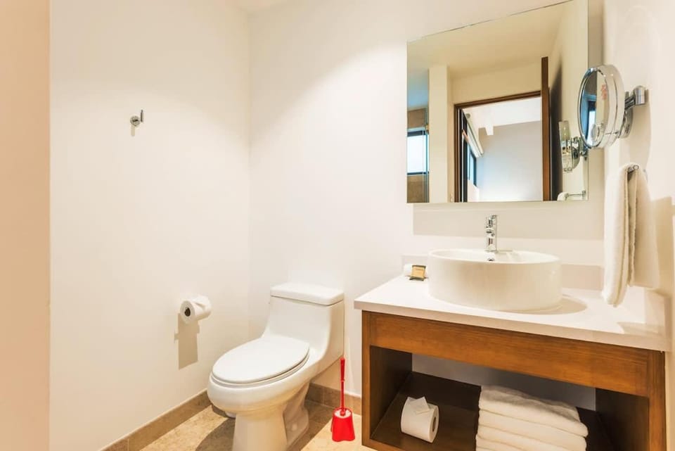 Toilet, Bathroom, towels