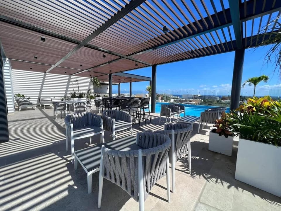 View (from property/room), Pool view, Swimming pool, sunbed