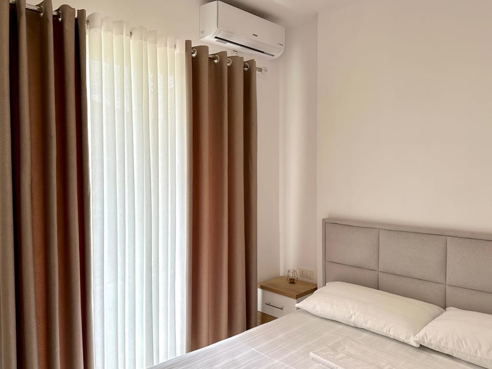 Bed, Bedroom, air conditioner