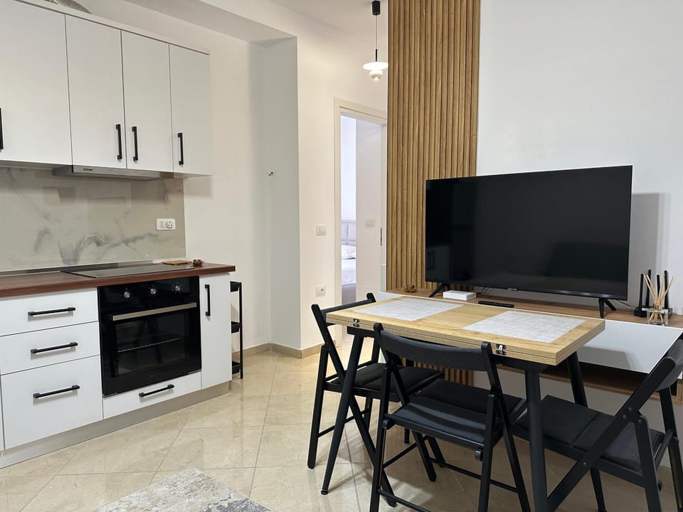 TV and multimedia, Kitchen or kitchenette, Dining area, stove