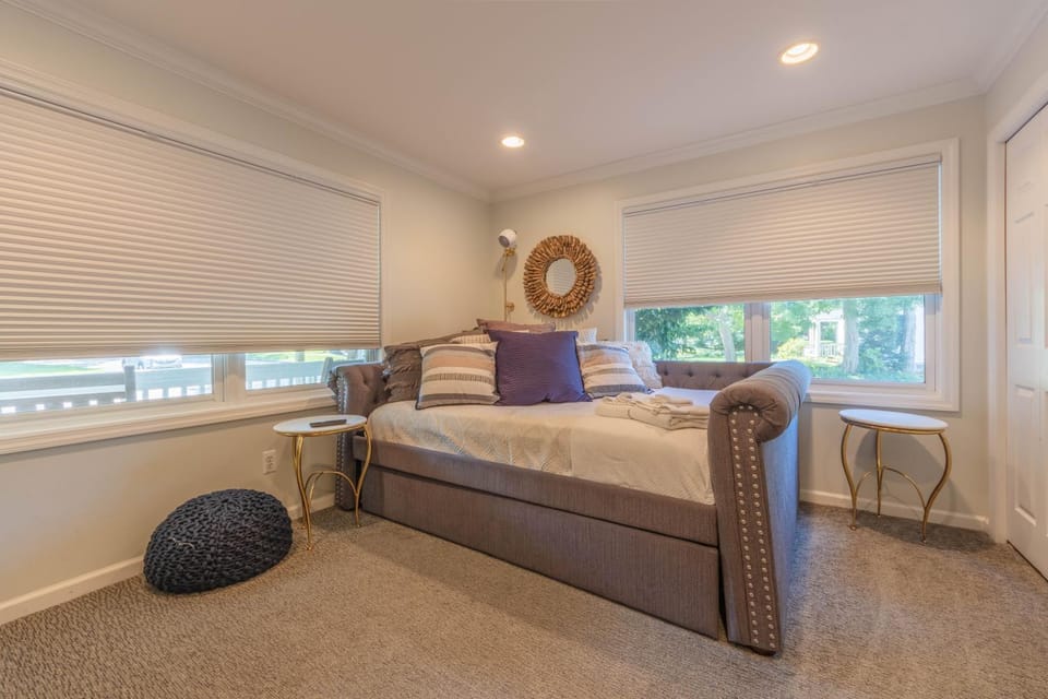Butler Street Condo #16 - Walking Distance to downtown Saugatuck - Newer vacation rental House in Saugatuck