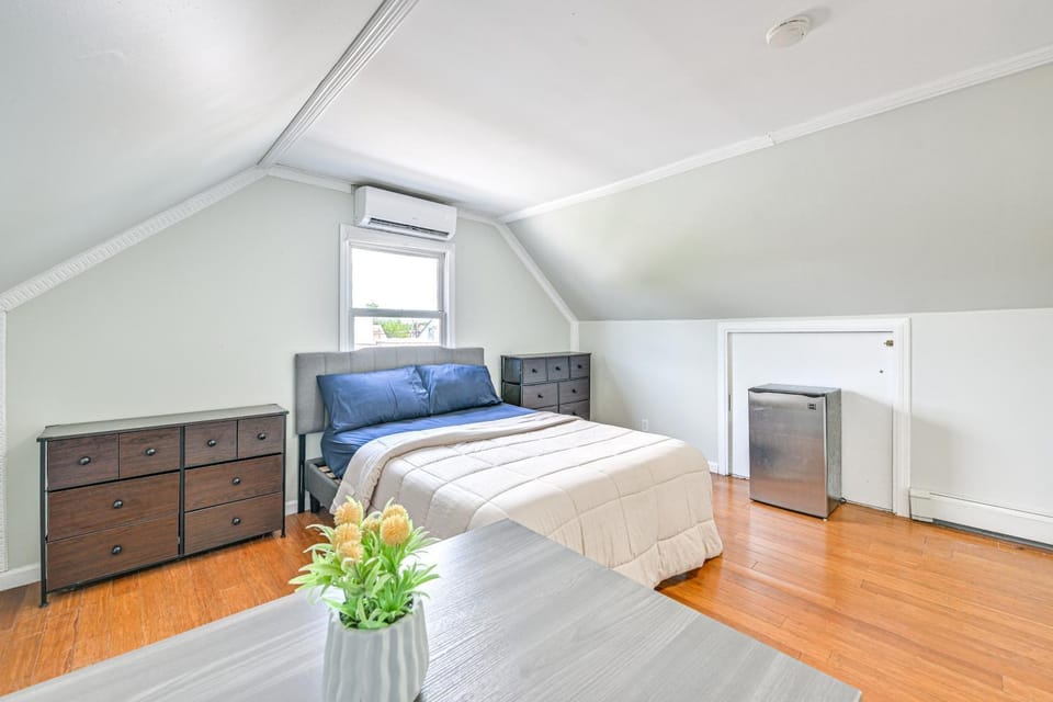 Long Island Duplex By Airport & Train House in Valley Stream