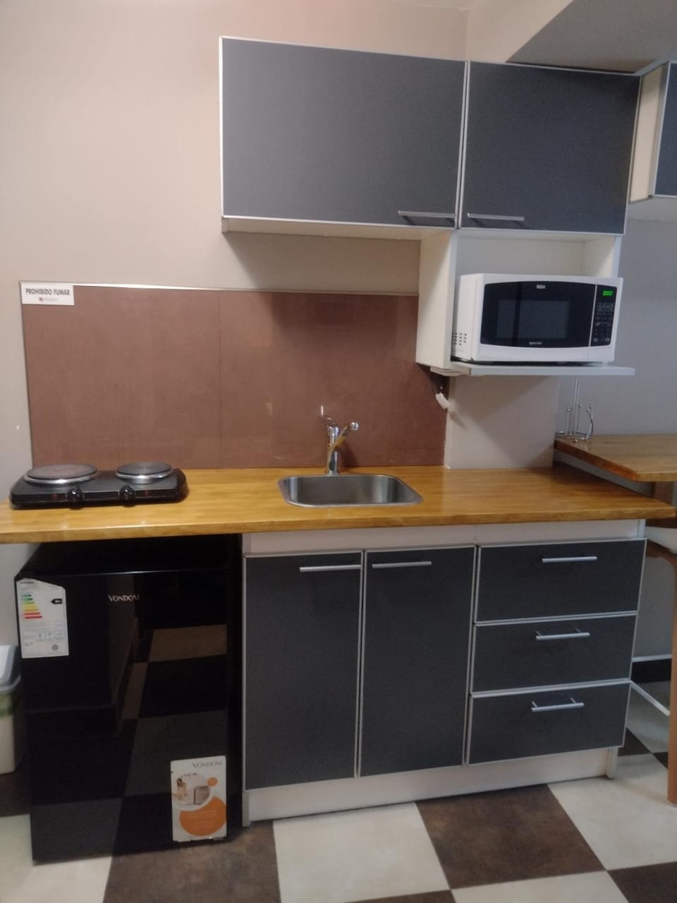 Kitchen or kitchenette