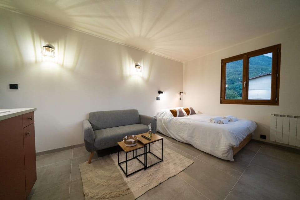 Bed, Photo of the whole room