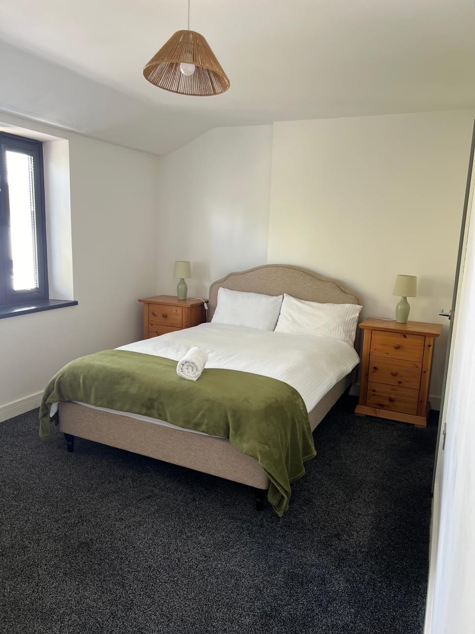 Modern and Stylish Two Bedroom Flat Apartment in Oxford
