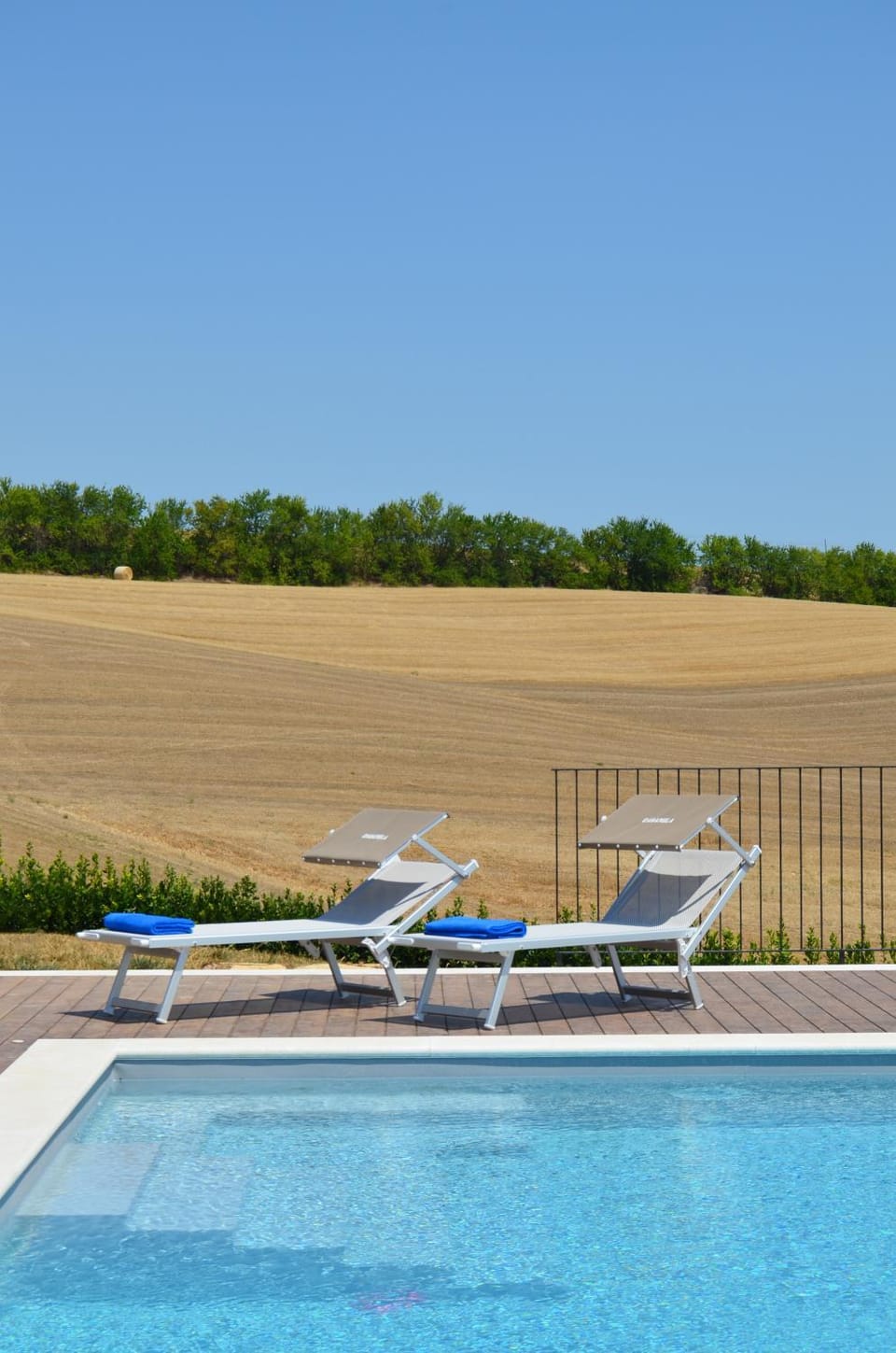 Day, Swimming pool, sunbed