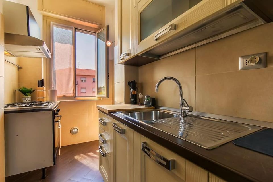 Exclusive & Strategic 2-Bedroom Apartment, 50m from M4 Apartment in Milan