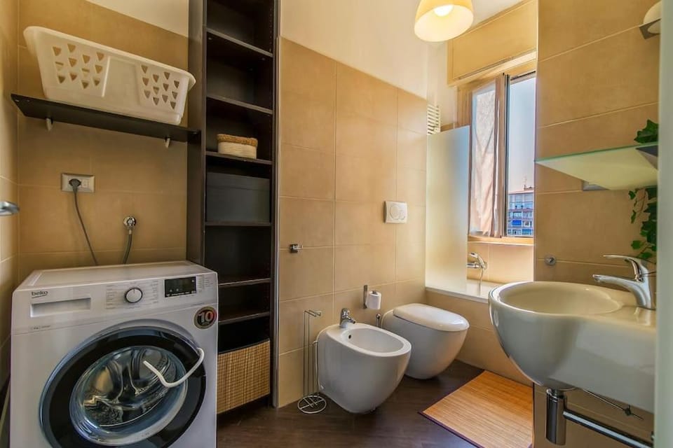 Exclusive & Strategic 2-Bedroom Apartment, 50m from M4 Apartment in Milan