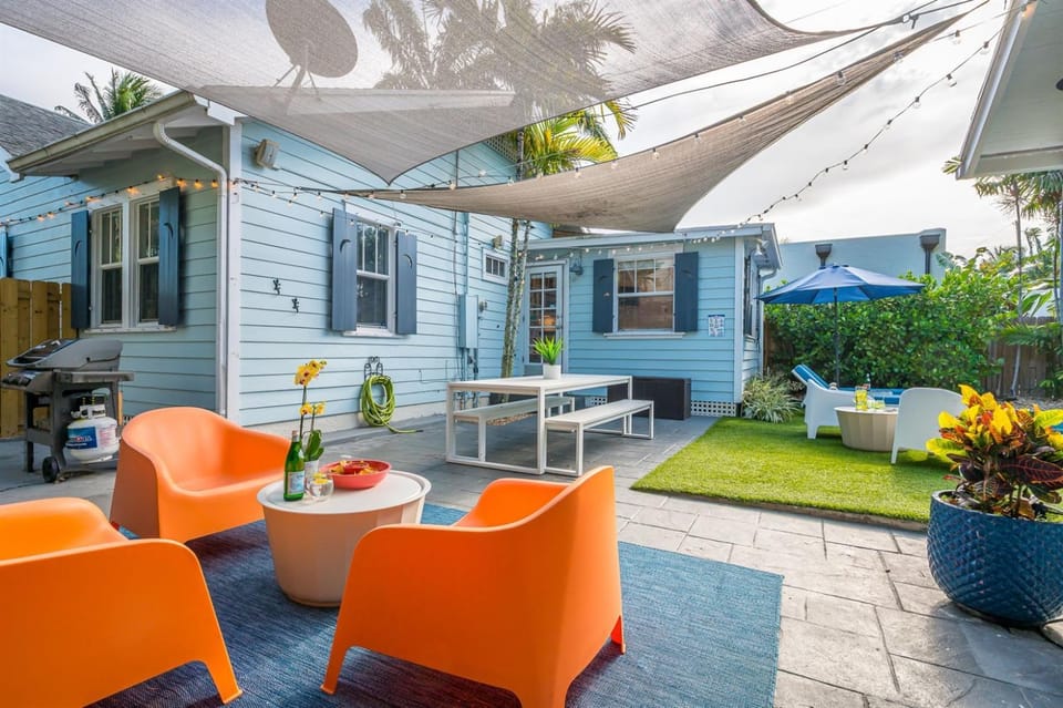 Blue Water Bungalow - Chic Palm Beach Vibes House in West Palm Beach