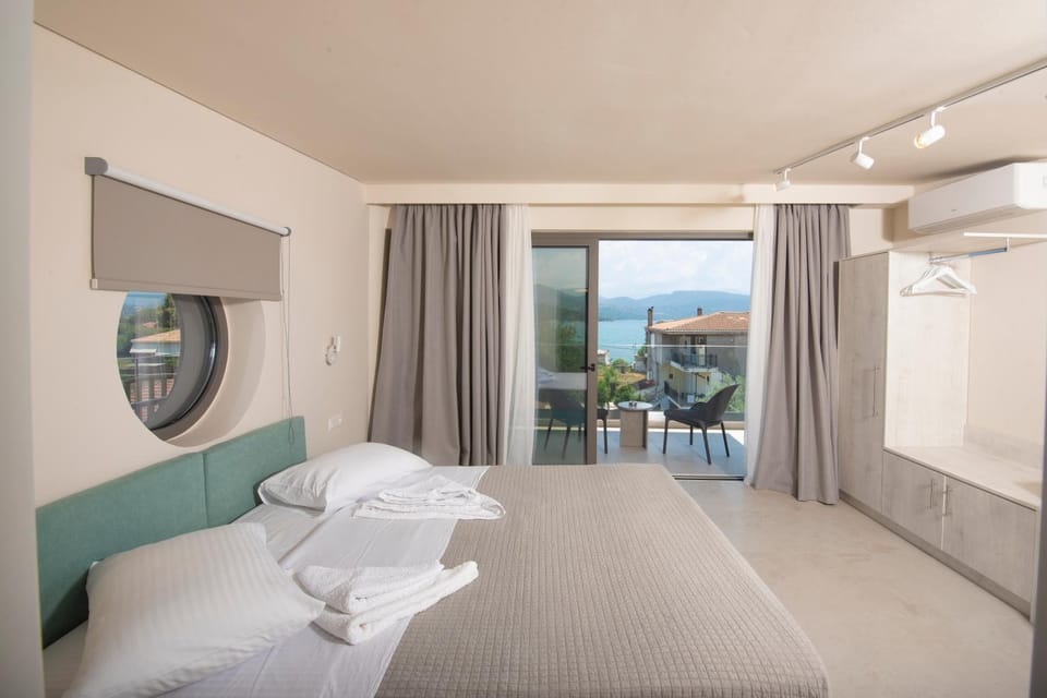 Bed, Natural landscape, Photo of the whole room, Bedroom, Mountain view, Sea view, towels
