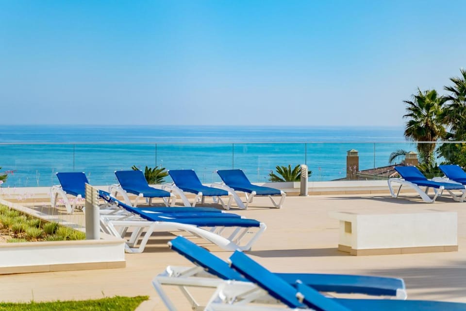 Pool view, Sea view