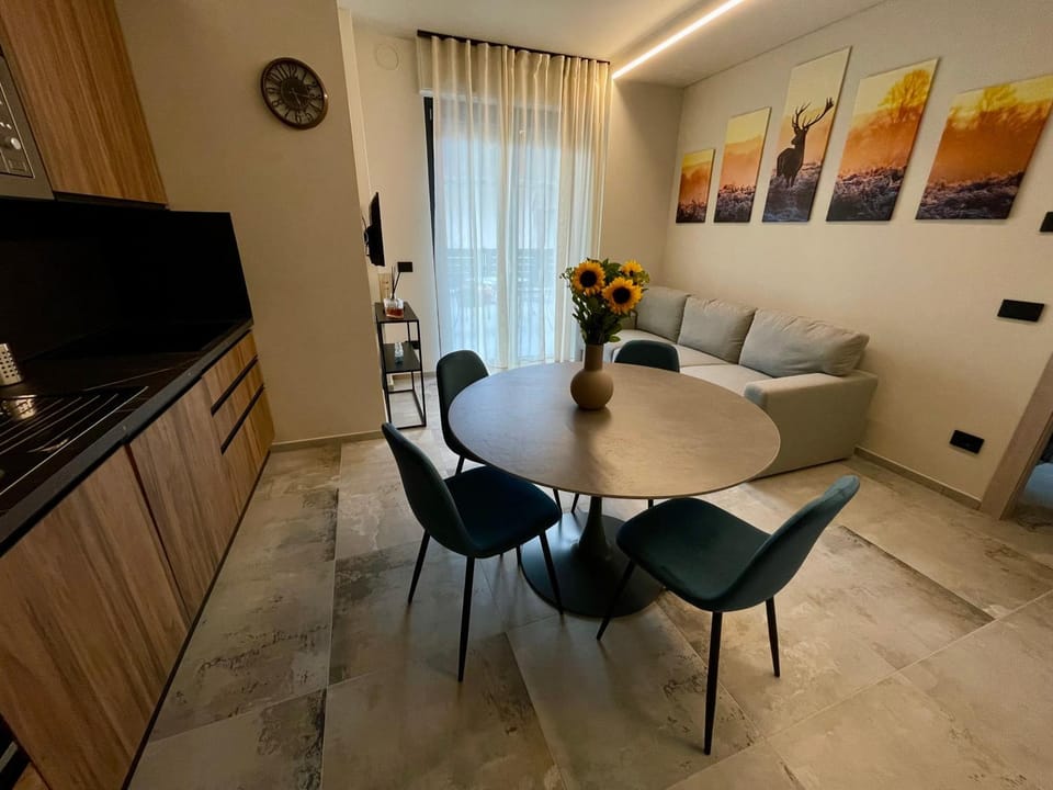 TV and multimedia, Living room, Dining area
