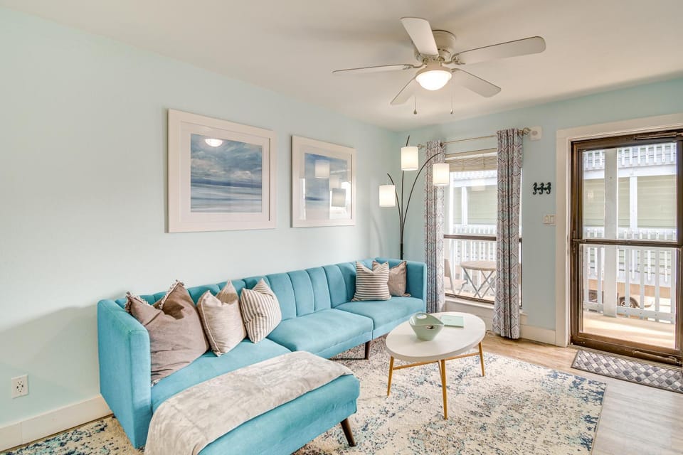 Gulf Shores Condo w/ Pool: Walk to Beaches! House in West Beach