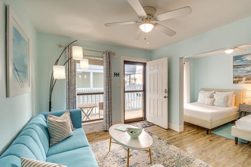 Gulf Shores Condo w/ Pool: Walk to Beaches! House in West Beach