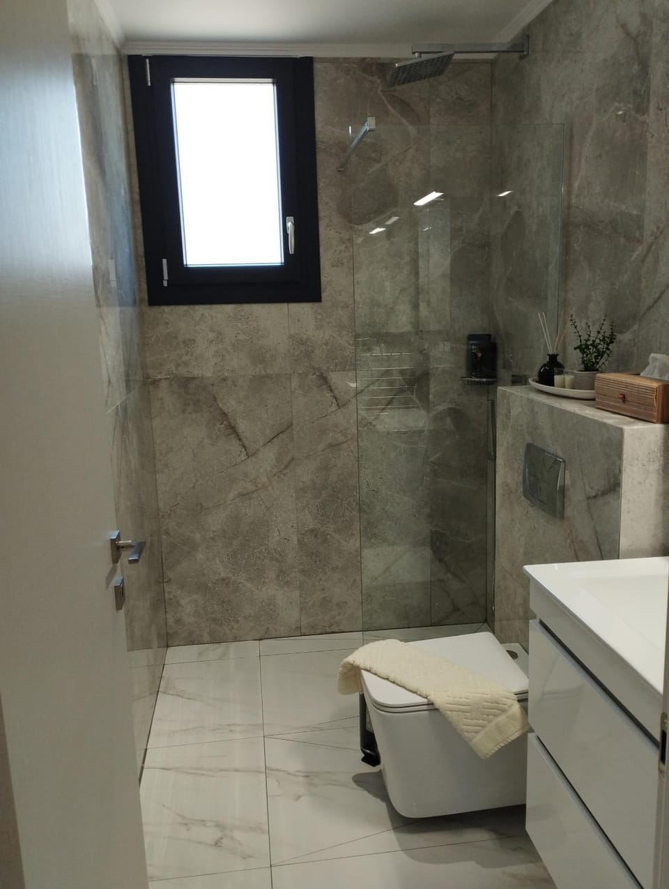 Shower, Bathroom, towels