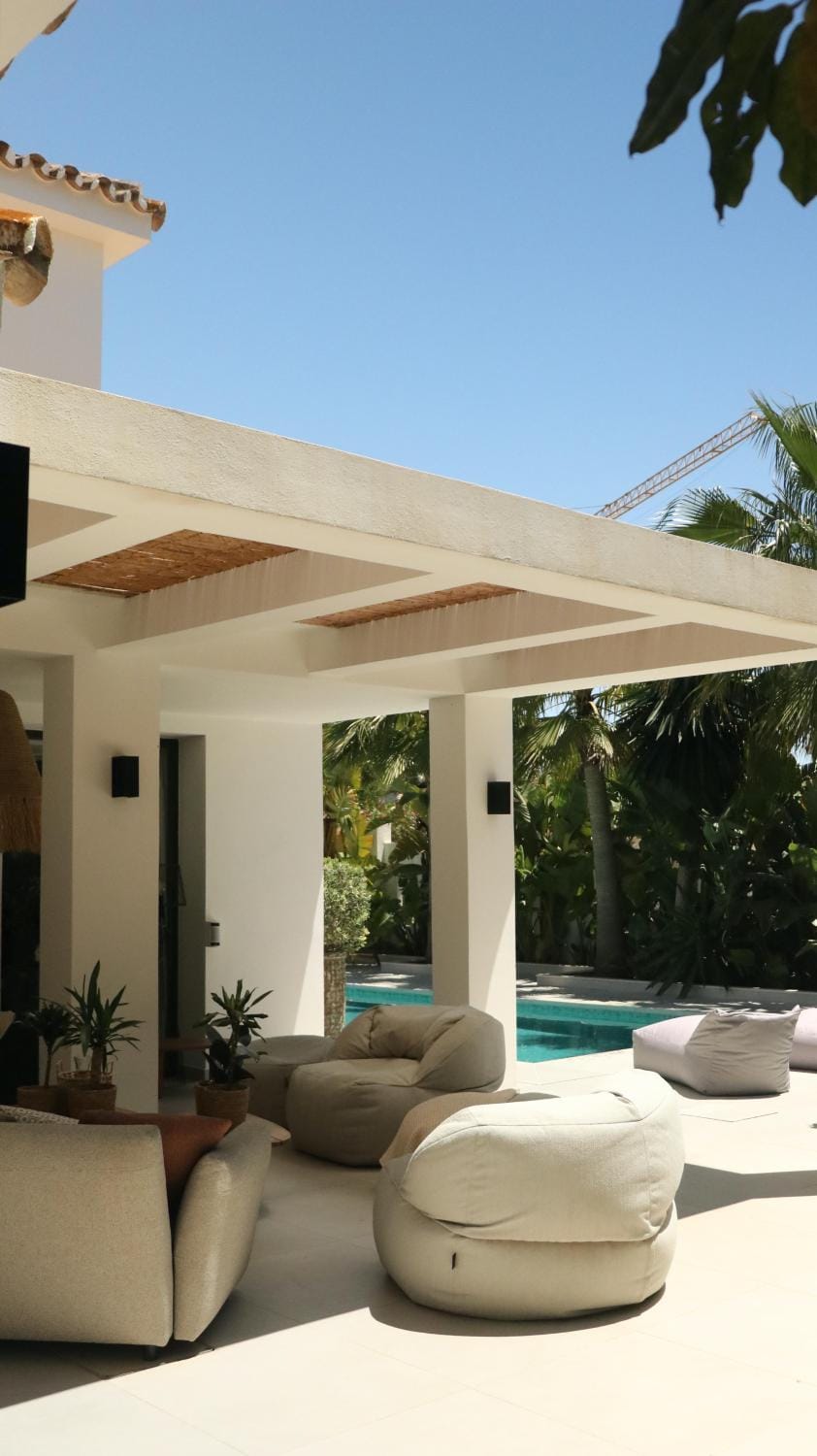 Marbella Bliss - Serenity 4-Bedroom VILLA with Exclisive HEATED Private POOL & Jacuzzi, Tropical Garden, Marbesa - Steps from the Cabopino Beach Villa in Marbella