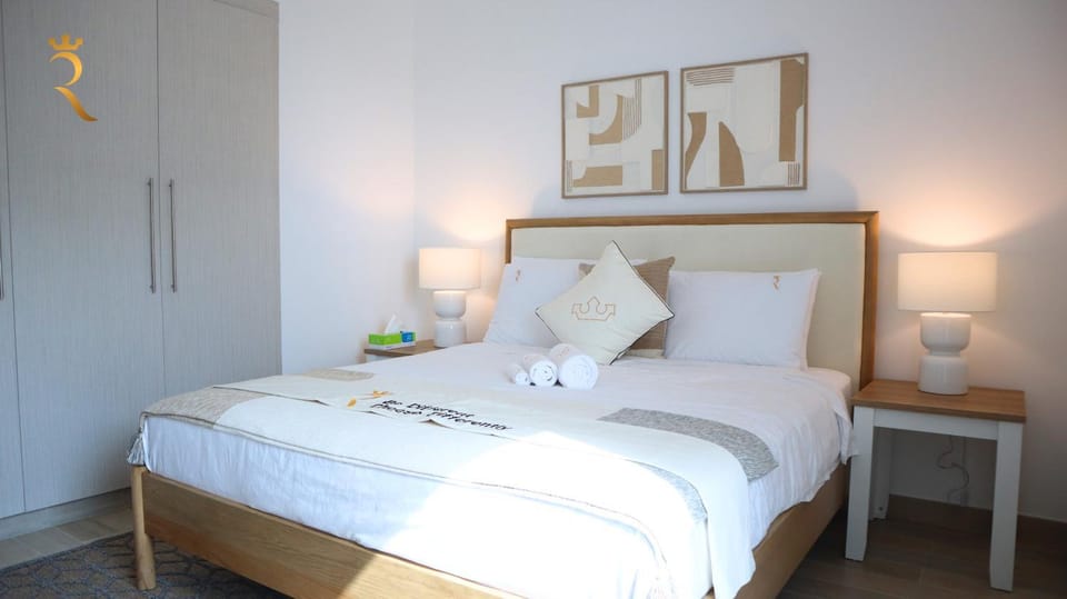 Photo of the whole room, Bedroom, wardrobe