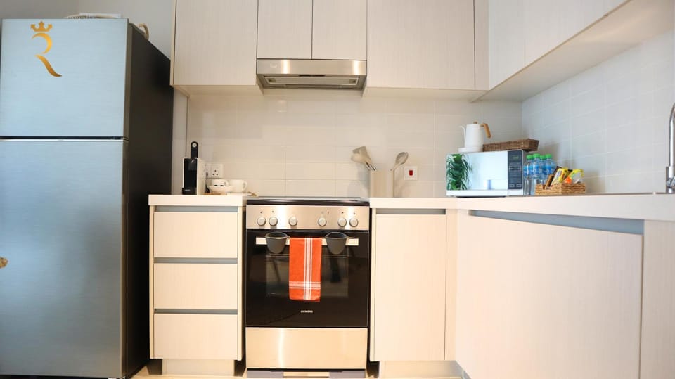 Coffee/tea facilities, Kitchen or kitchenette, oven