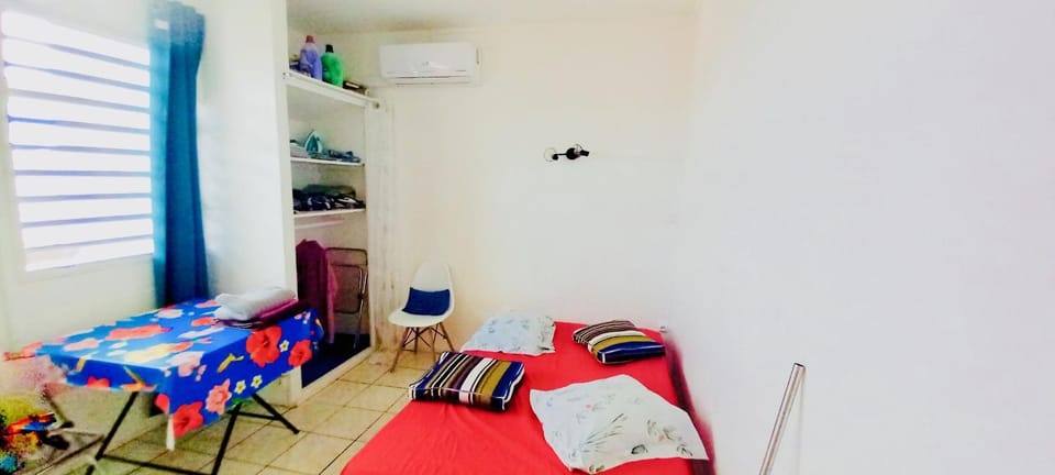 Bed, Photo of the whole room, towels, air conditioner