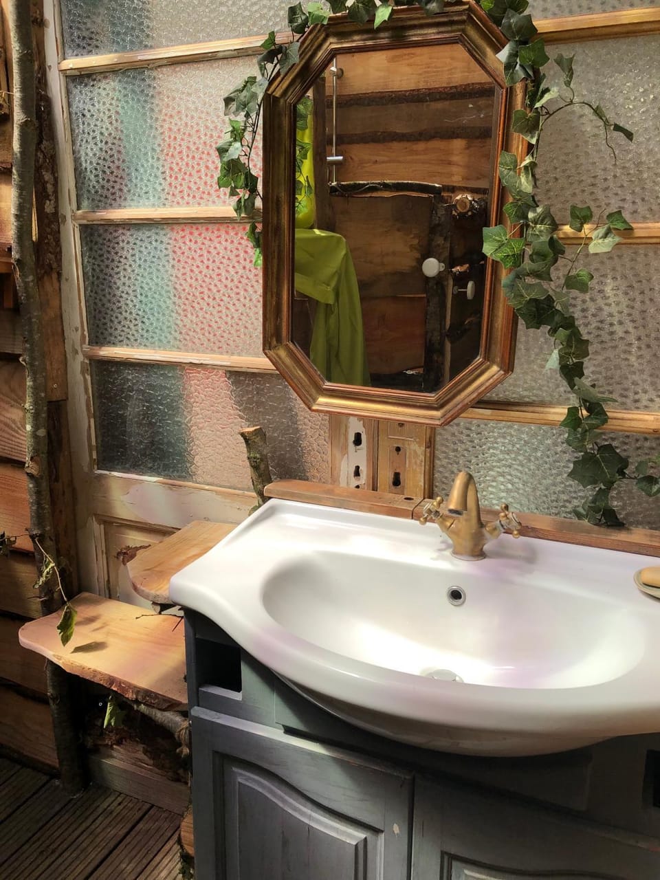 Yourte dans la forêt Luxury tent in Occitanie