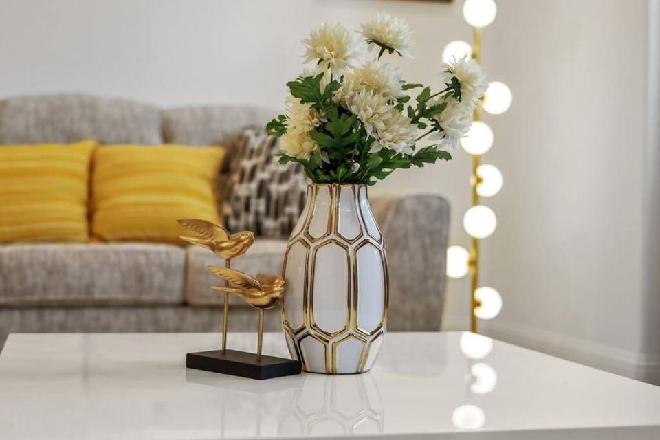 Shop & Store Oasis, 13min from Airport, Prime Spot House in Lewisville