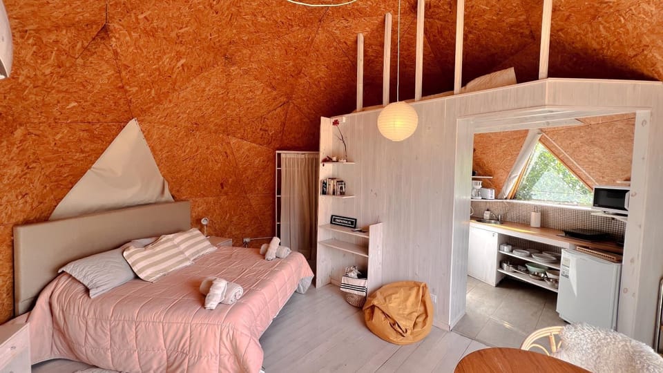 Bed, Living room, Dining area, kitchen