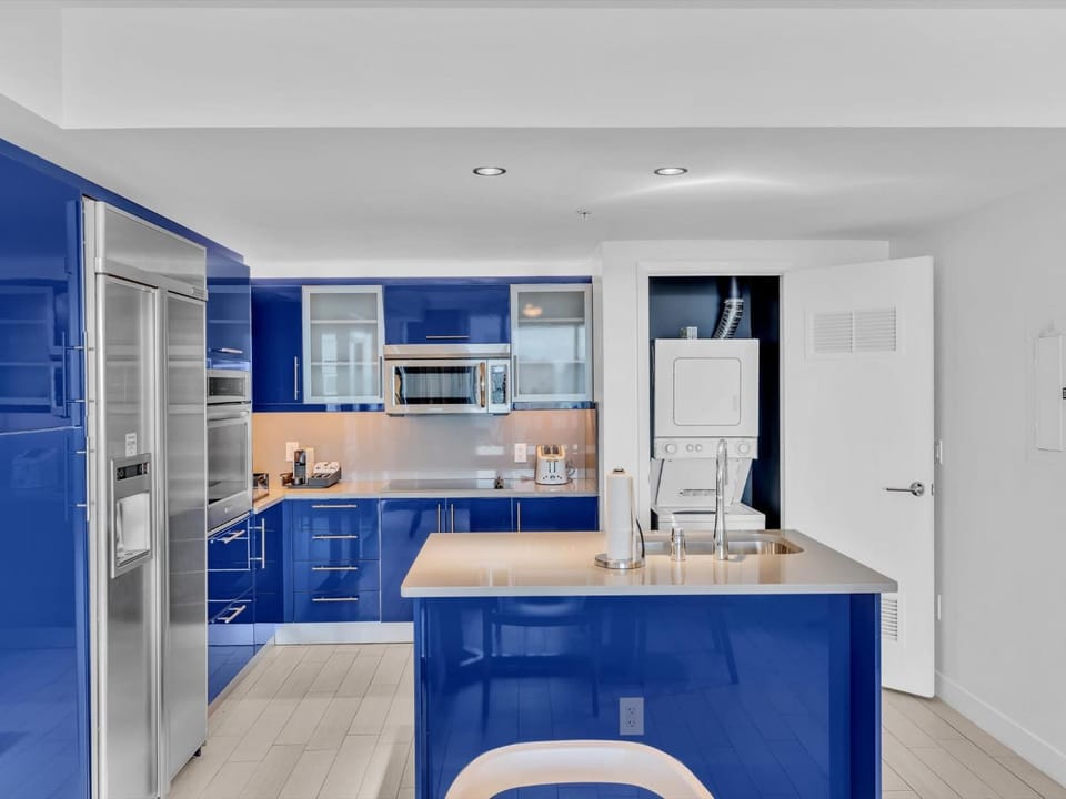 Kitchen or kitchenette, laundry, kitchen