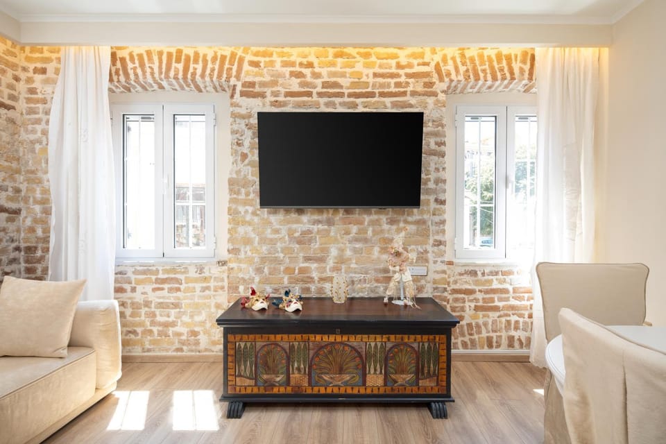 TV and multimedia, Seating area