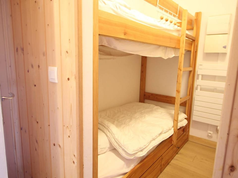 Centre-ville Bagnères-de-Luchon T2 avec balcon, WiFi, animaux admis - FR-1-313-233 Apartment in Occitanie