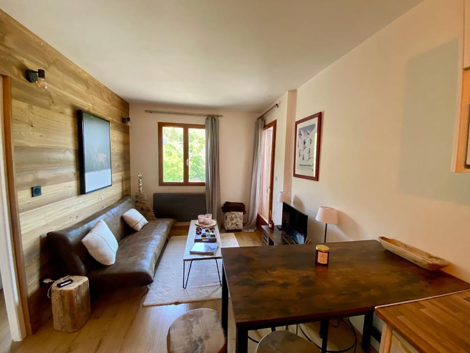 Formiguères - Appartement T2 Lumineux avec Terrasse, 3 Pers, Proche Pistes et Commerces - FR-1-758-29 Apartment in Occitanie