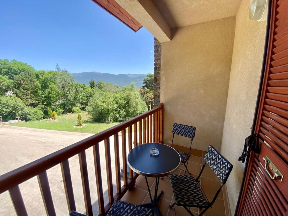 Formiguères - Appartement T2 Lumineux avec Terrasse, 3 Pers, Proche Pistes et Commerces - FR-1-758-29 Apartment in Occitanie
