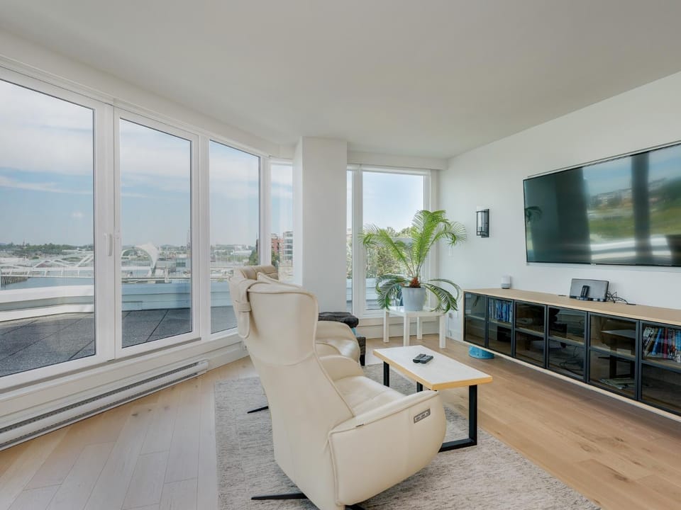 Inner Harbour Seascape - Views Views Views presented by Victoria Prime! Apartment in Victoria