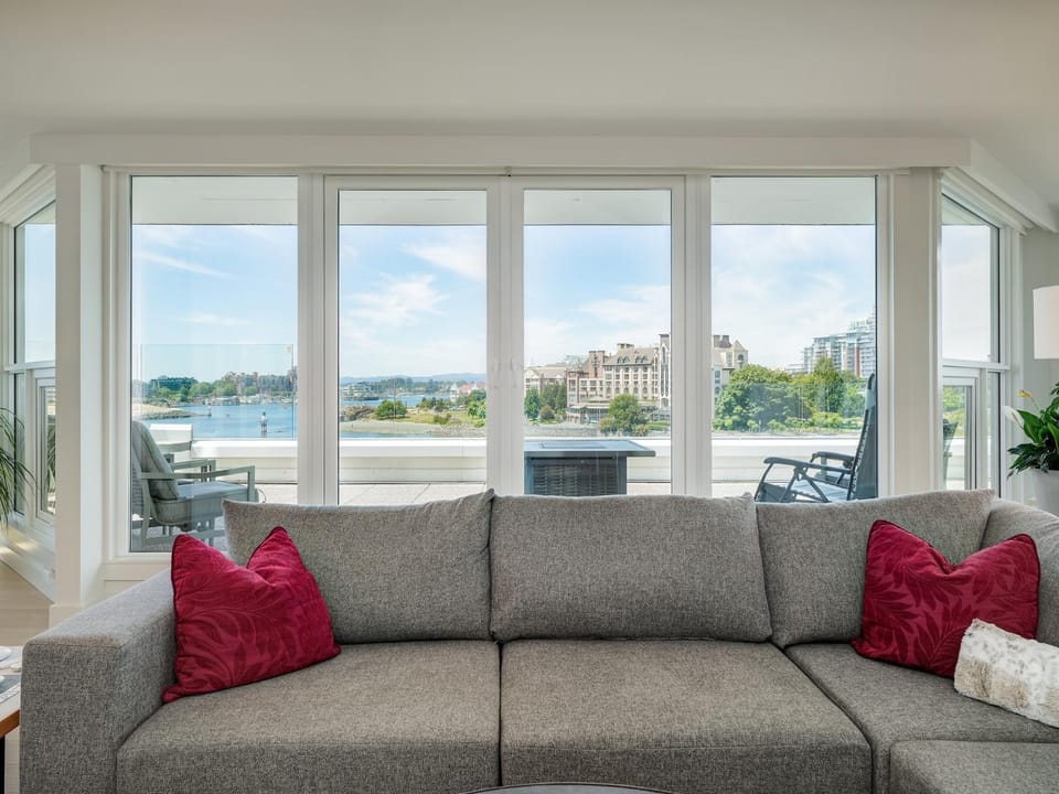 Inner Harbour Seascape - Views Views Views presented by Victoria Prime! Apartment in Victoria
