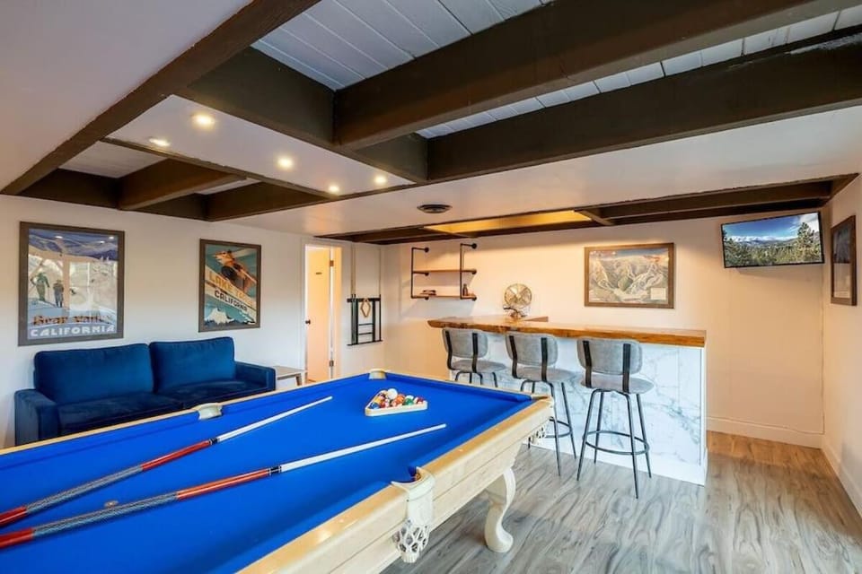 Billiard, Game Room