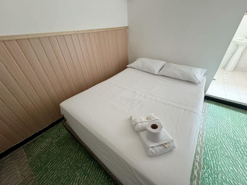 Bed, Photo of the whole room, towels