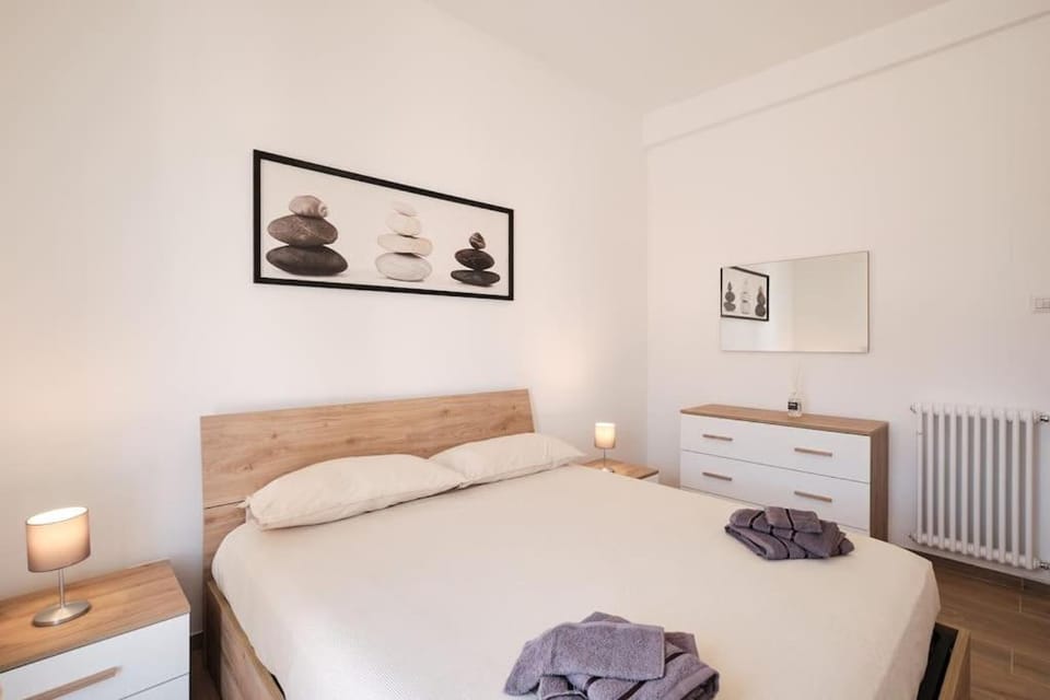 Bed, Photo of the whole room, Bedroom, internet, towels