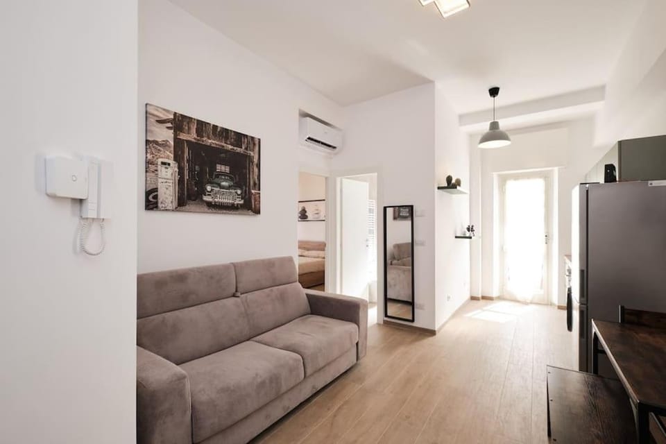 Communal lounge/ TV room, TV and multimedia, Kitchen or kitchenette, Living room, Seating area, Evening entertainment, oven, air conditioner
