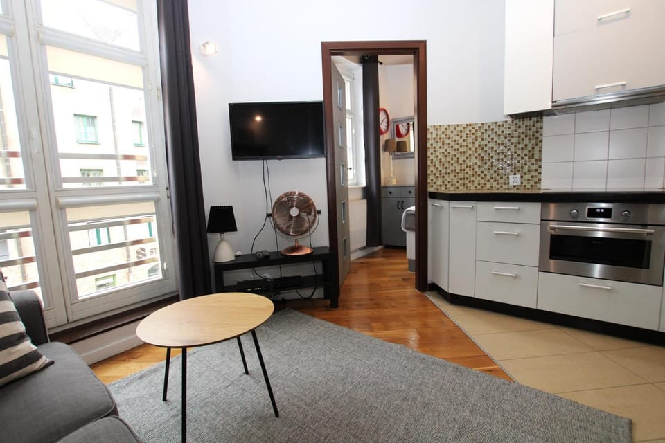 TV and multimedia, Kitchen or kitchenette, Living room, Seating area