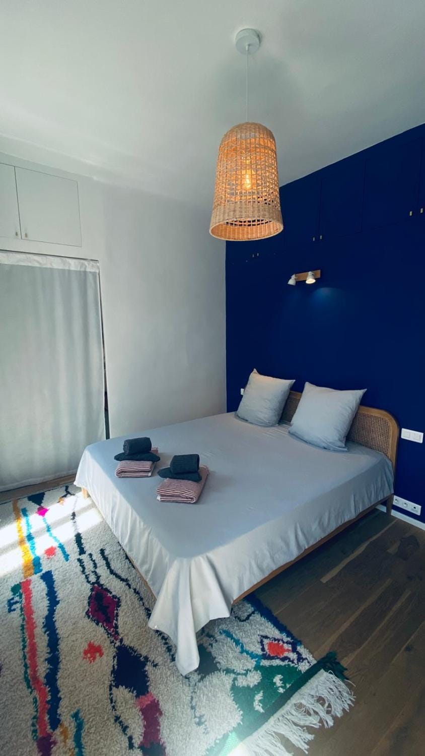 Photo of the whole room, Bedroom, towels