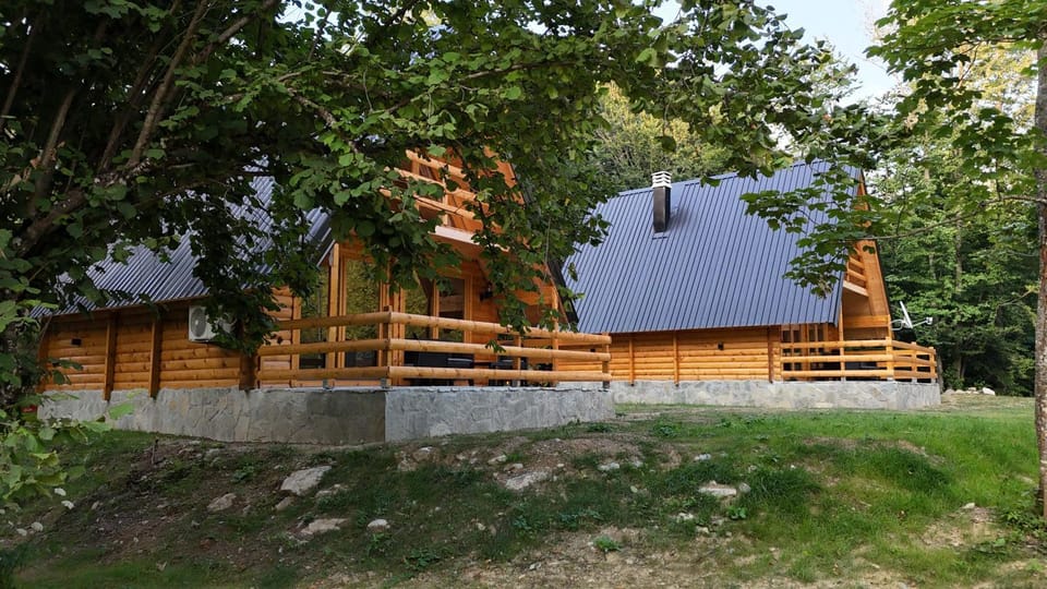Property building, Day, Natural landscape, Garden, Garden view