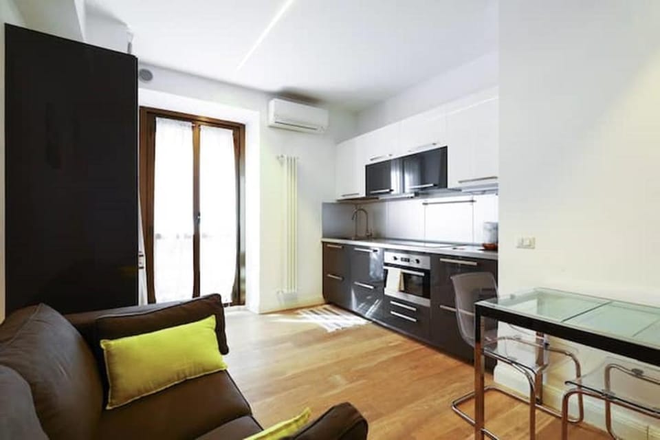 Kitchen or kitchenette, Seating area, Dining area