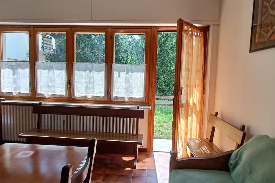 View (from property/room), Living room, Dining area