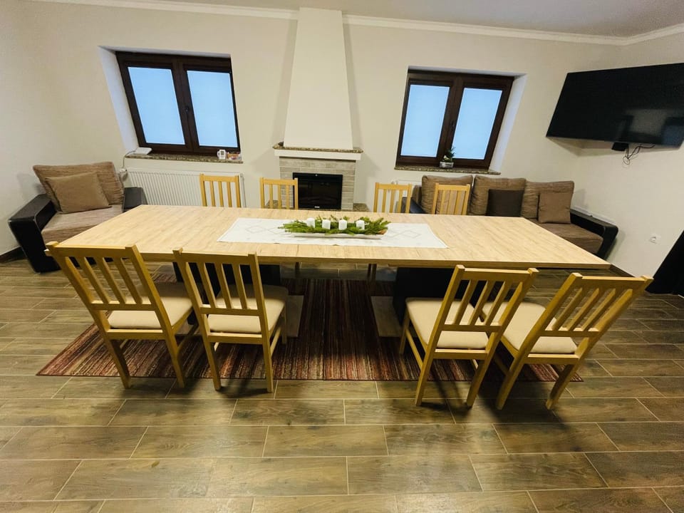 Szencsedi kulcsosház medencével House in Romania