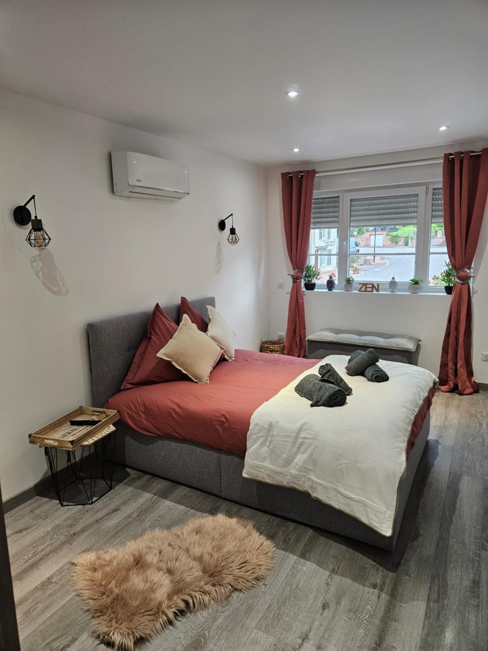 Bed, Bedroom, towels, air conditioner
