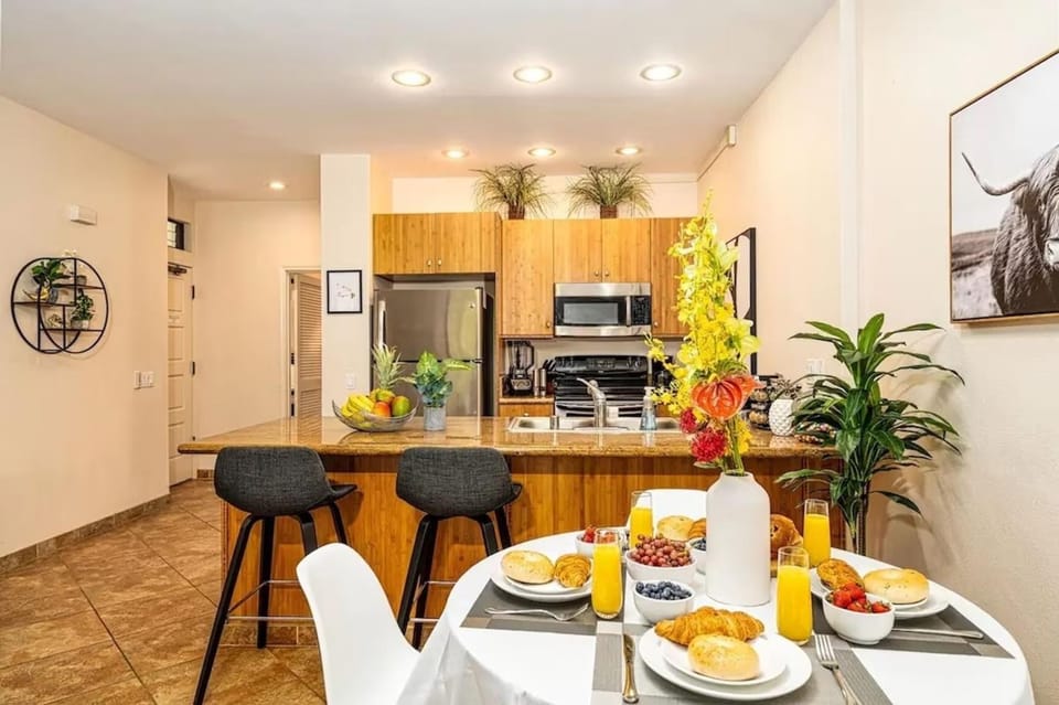 Kitchen or kitchenette, Dining area, oven, stove